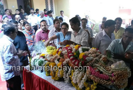 Hundreds bid tearful farewell to renowned Tulu dramatist, actor KN Tailor 1